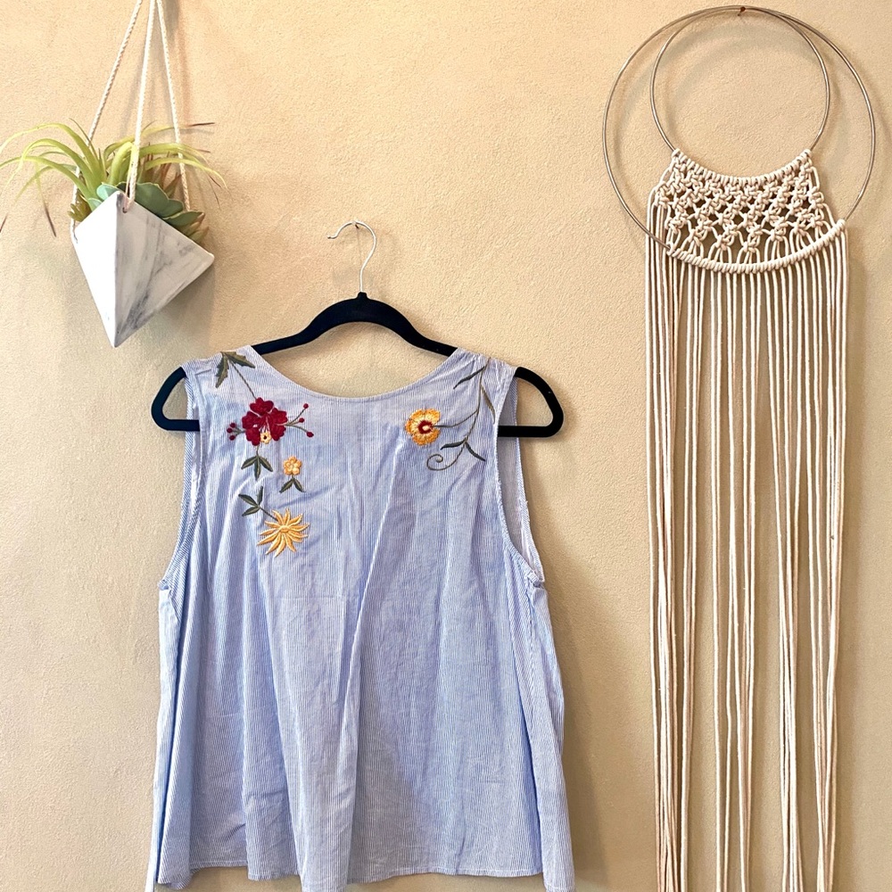 A cute indie top.